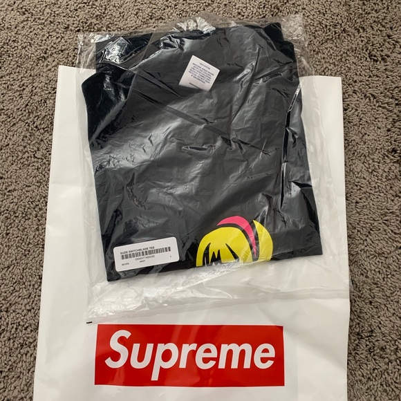 NEW Supreme tee - Picture 3 of 3